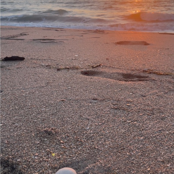 Live listing❣️ like to be notified when I go live for sunrise at the beach - Picture 6 of 6